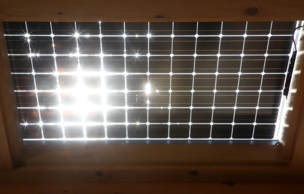 Bifacial solar panels are kept at height from the ground, Source: Flickr[11]